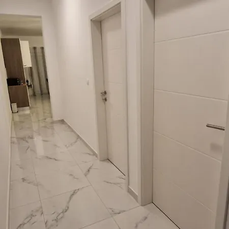 Madonna 2 Apartment